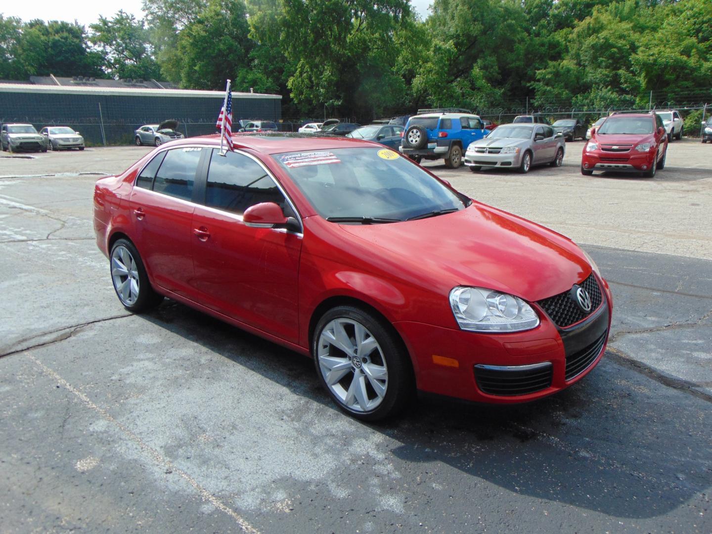 2009 Red Volkswagen Jetta (3VWRM71K49M) with an 5-Cyl 2.5 Liter engine, Automatic, 6-Spd w/Overdrive and Tiptronic transmission, located at 2105 Dixie Hwy, Louisville, KY, 40210, (502) 772-3333, 38.220932, -85.795441 - Photo#3